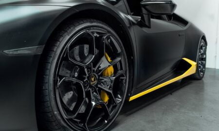 Lamborghini Huracan satin black and yellow 9