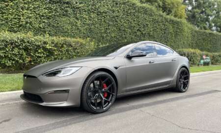 Tesla Model S mat houtskool metallic 19