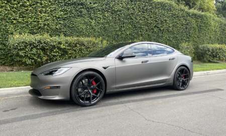 Tesla Model S mat houtskool metallic 20