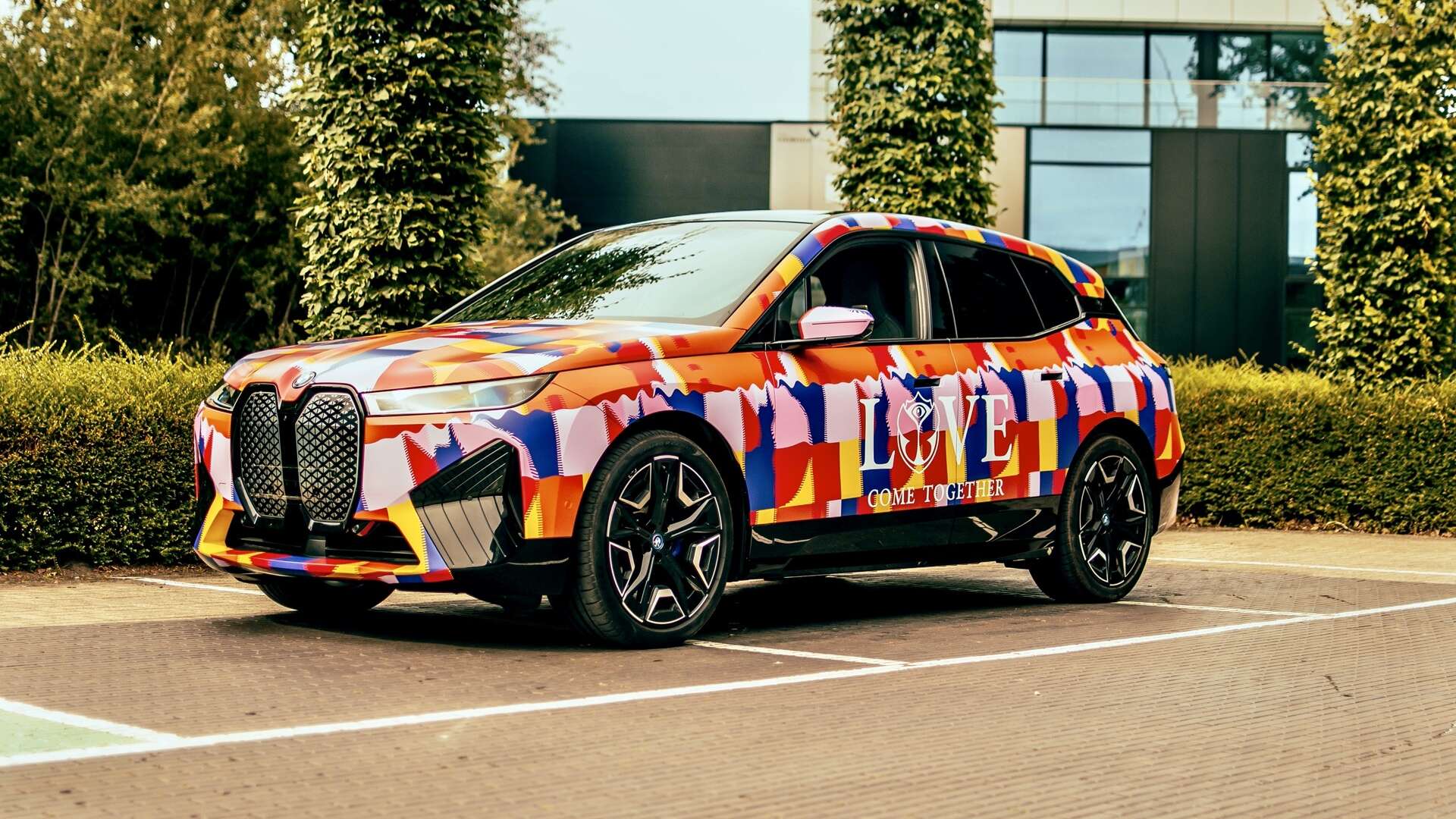Tomorrowland BMW ix7 wrap