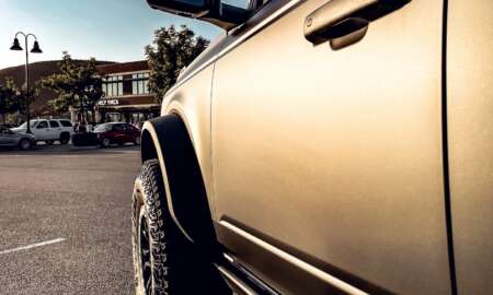 Bronco matzwart wrap 4