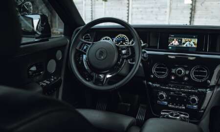 Rolls Royce Phantom matzwart 55