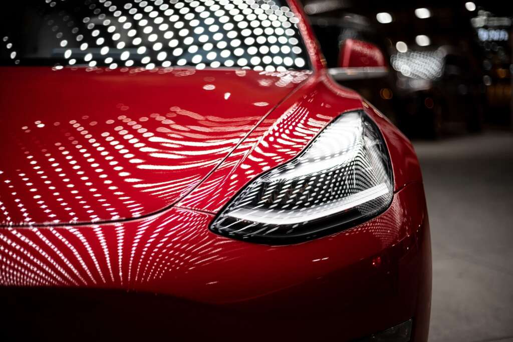Verhoog het uiterlijk van uw Tesla met vinyl Car Wrap