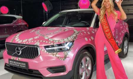 Celine Van Ouytsel carwrap Miss België - 1