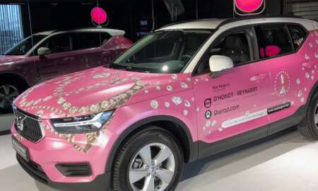 Celine Van Ouytsel carwrap Miss België - 2