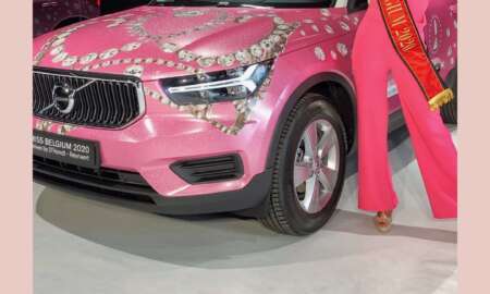 Celine Van Ouytsel carwrap Miss België - 4