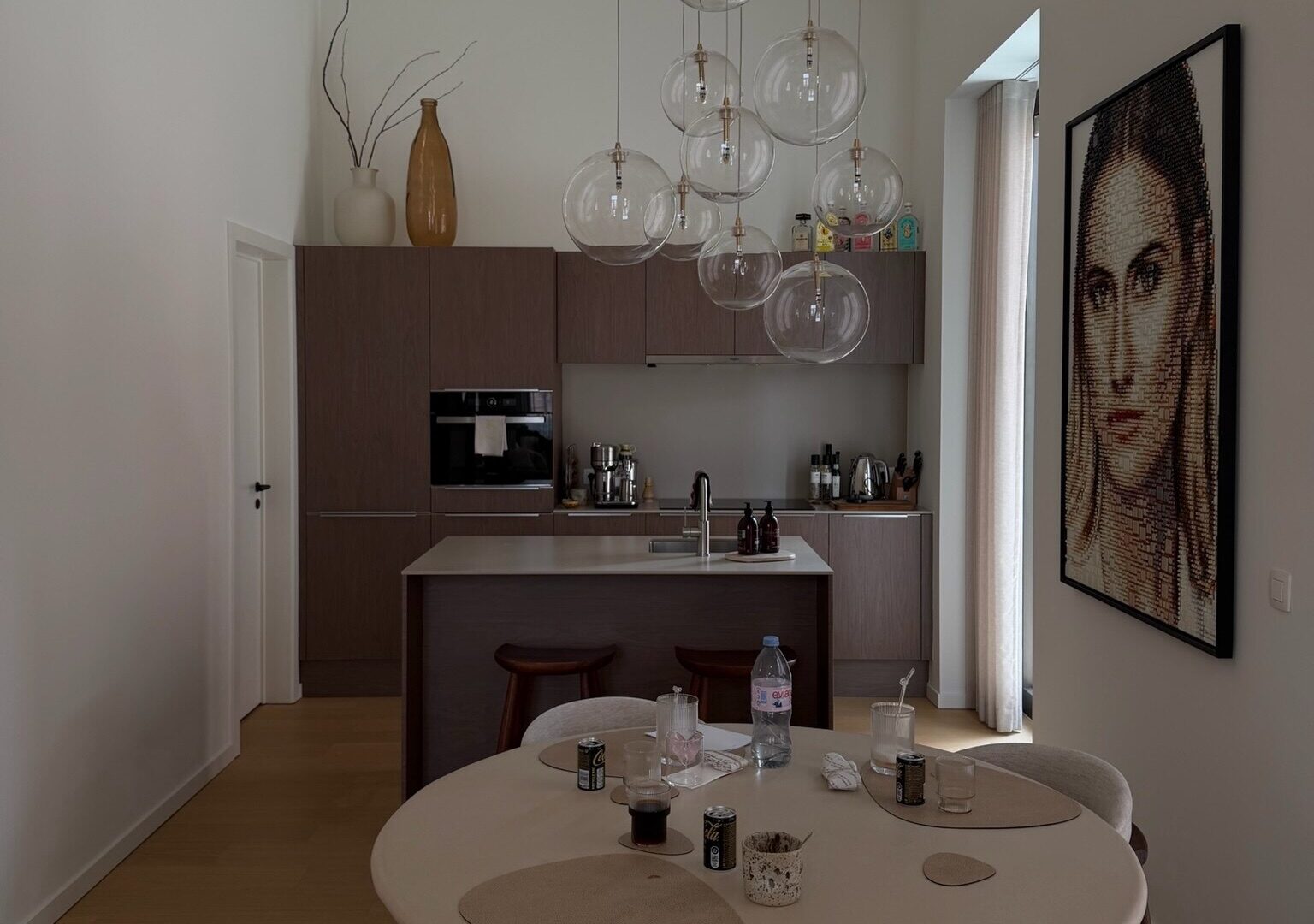 Kitchen wrap Belgium — Celine Van Ouytsel's warm wooden kitchen and dining area in Herentals by 2wrap