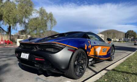 McLaren 720s gewikkeld in wrap met racedesign
