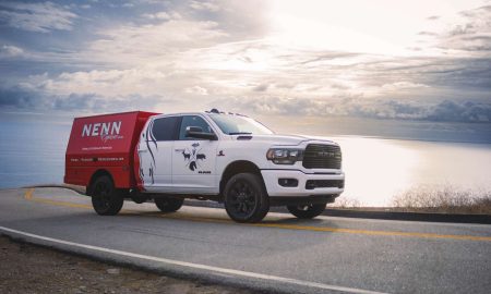 Kostenvoorbeeld truck wrap: Dodge RAM complete wrap in 3M Gloss Hotrod Red voor Nenn Equine Veterinarians, ontworpen en geïnstalleerd door 2wrap.com